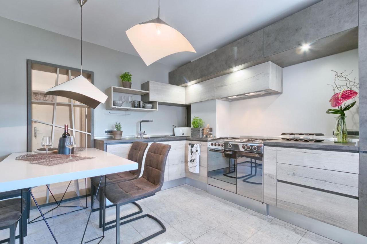 Modern Oasis Apartment Πούλα Εξωτερικό φωτογραφία