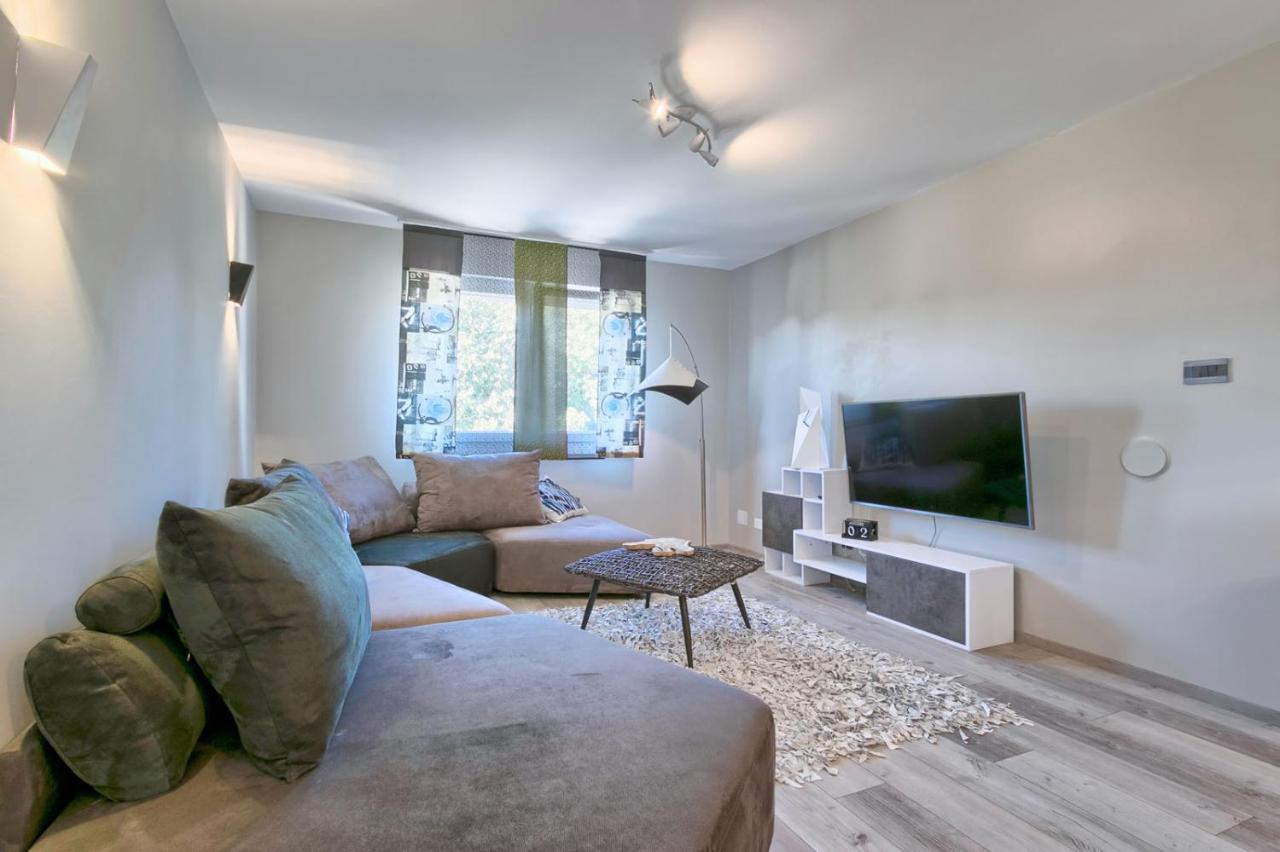 Modern Oasis Apartment Πούλα Εξωτερικό φωτογραφία