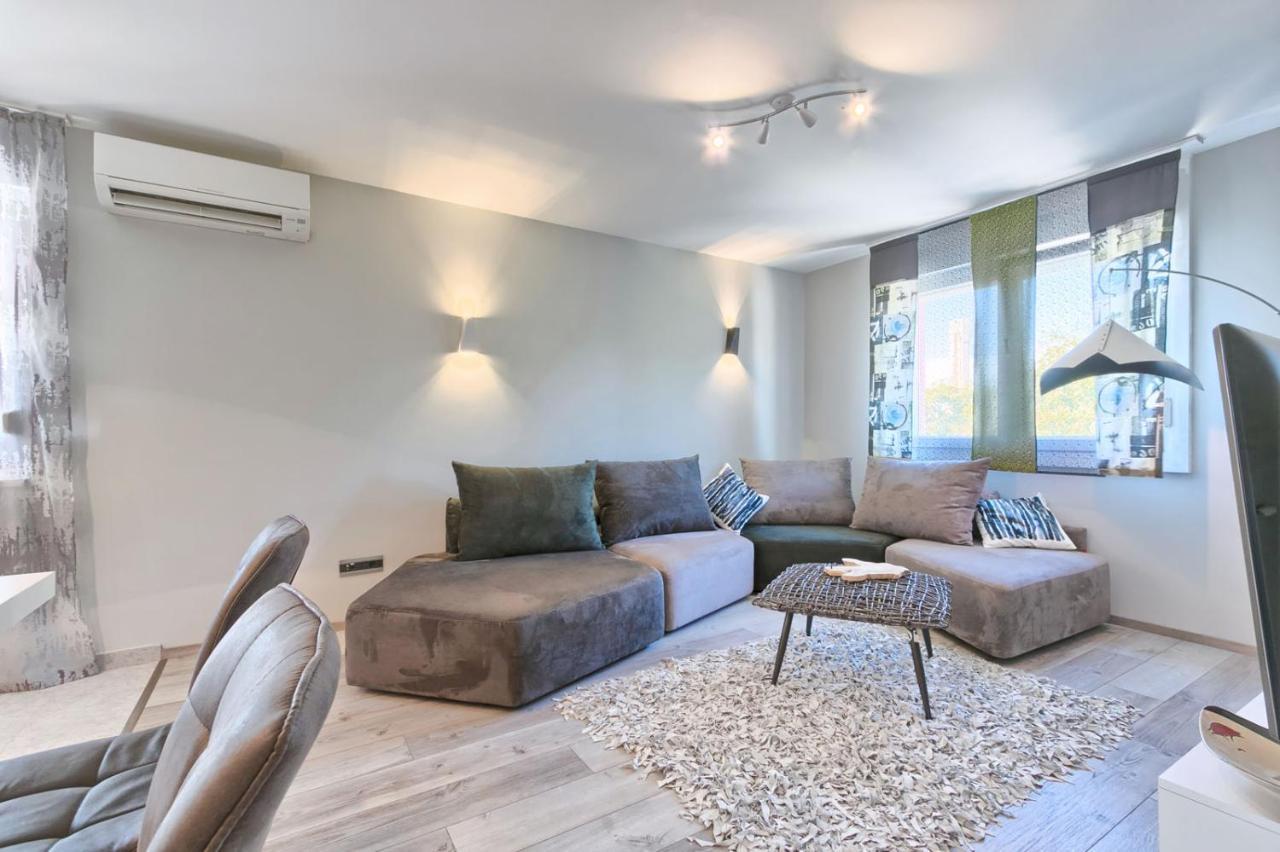 Modern Oasis Apartment Πούλα Εξωτερικό φωτογραφία