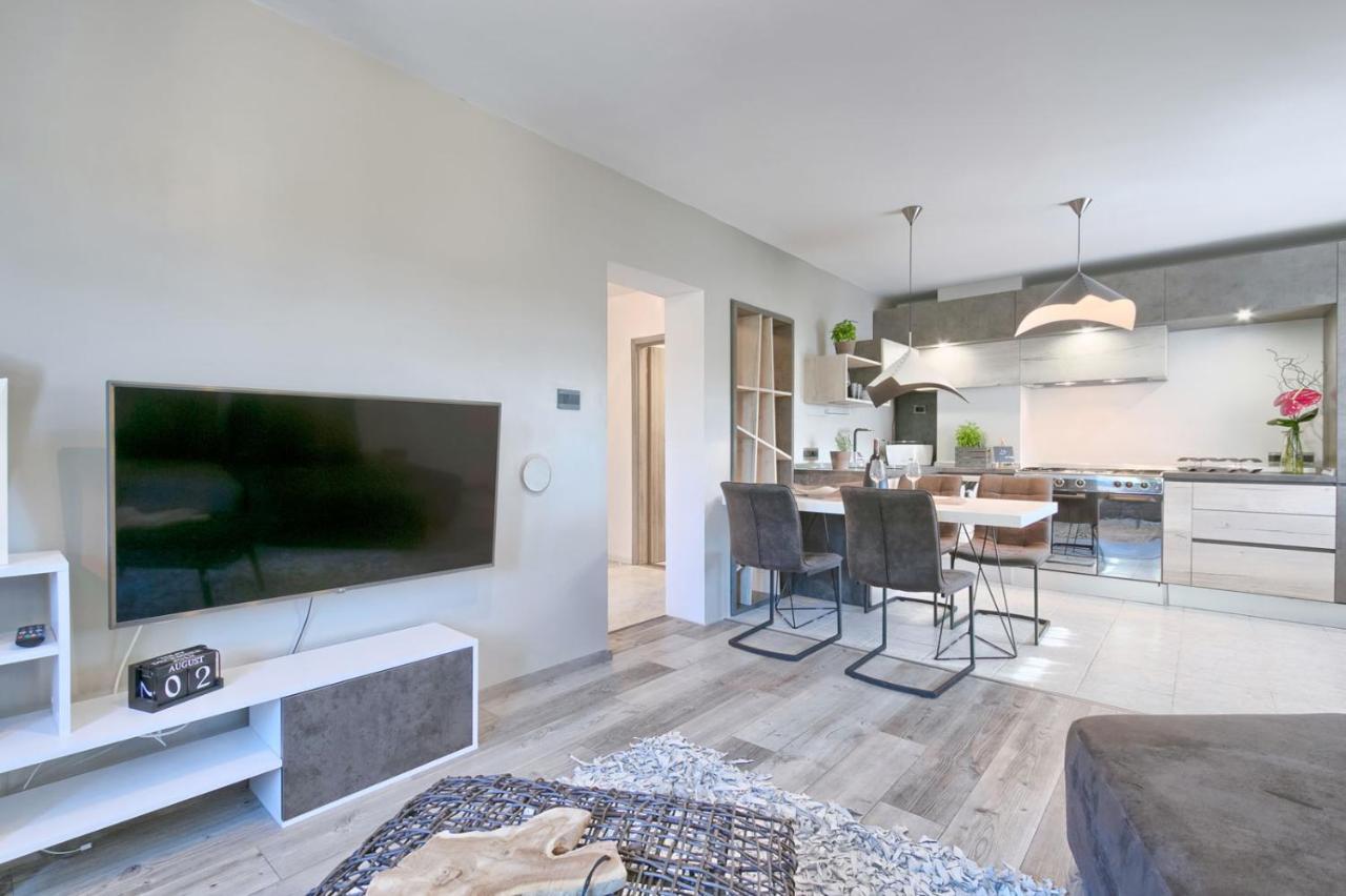 Modern Oasis Apartment Πούλα Εξωτερικό φωτογραφία
