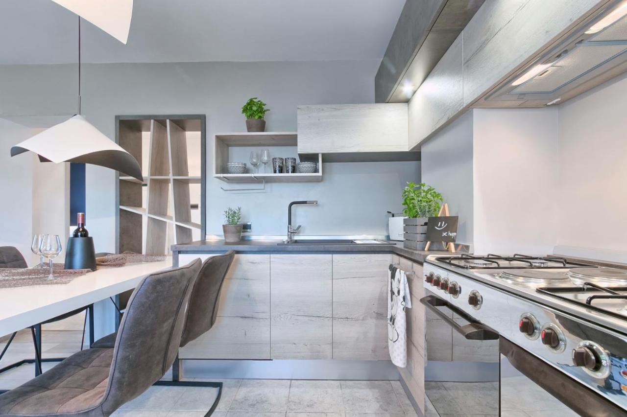 Modern Oasis Apartment Πούλα Εξωτερικό φωτογραφία